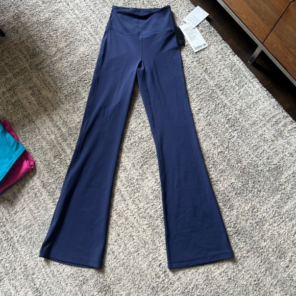 Lululemon Groove Super-High-Rise Nulu Flared Pants
Asia Fit - Picture 3 of 8